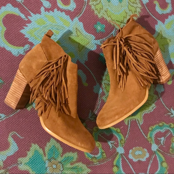 Crown Vintage Shoes - CROWN VINTAGE Tan Suede Fringed Randi Booties 8.5